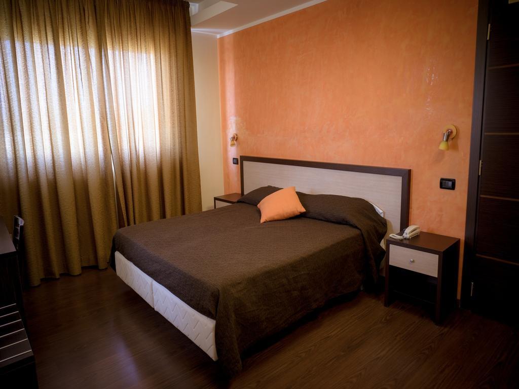 Hotel Select Atessa Buitenkant foto