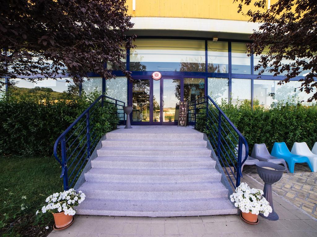 Hotel Select Atessa Buitenkant foto