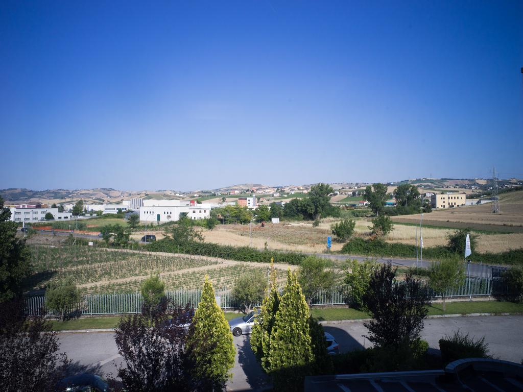Hotel Select Atessa Buitenkant foto